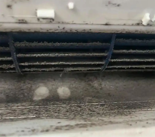 黑水空调吹的风有股烧焦味是怎么回事